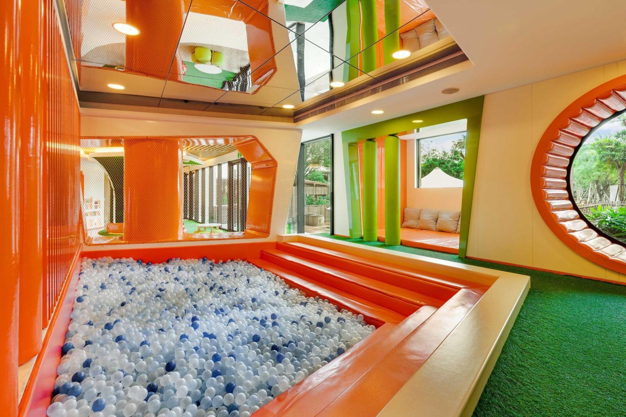 The Westin Tashee Resort, Taoyuan Daxi Exteriör bild Ball pit at the indoor playground